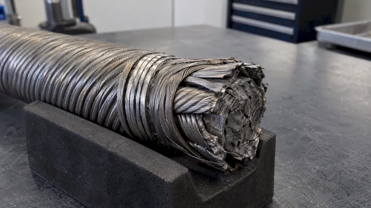 Untouched fracture face on wound shaft core